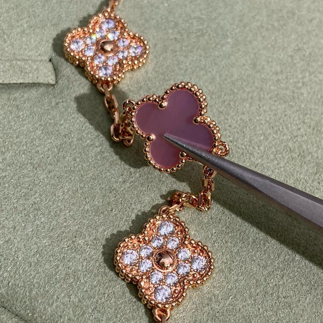 [AuraEcho]CLOVER 10 MOTIFS DIAMOND PINK MOP NECKLACE