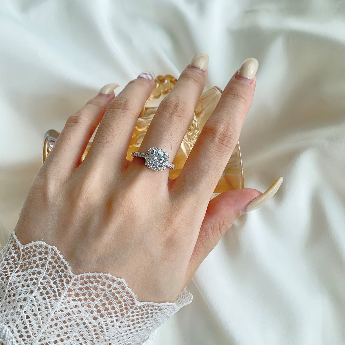 [AuraEcho]Dazzling Resplendent Round Cut Wedding Ring