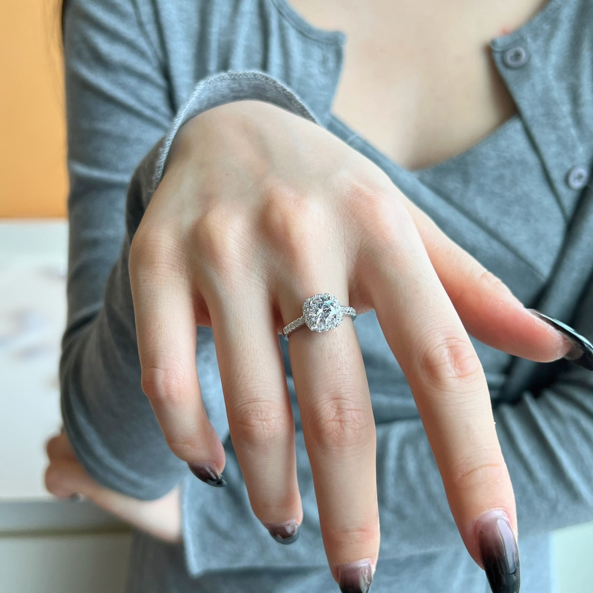 [AuraEcho]Dazzling Resplendent Round Cut Wedding Ring