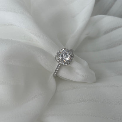 [AuraEcho]Dazzling Resplendent Round Cut Wedding Ring
