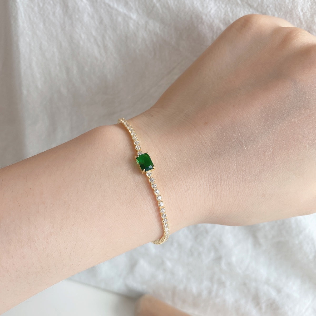 [AuraEcho]1.0 Carat Unique Emerald Cut Banquet Bracelet