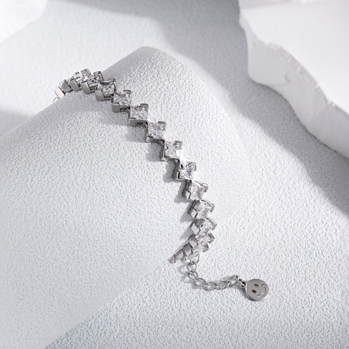 [AuraEcho]0.5 Carat Ornate Princess Cut Daily Bracelet