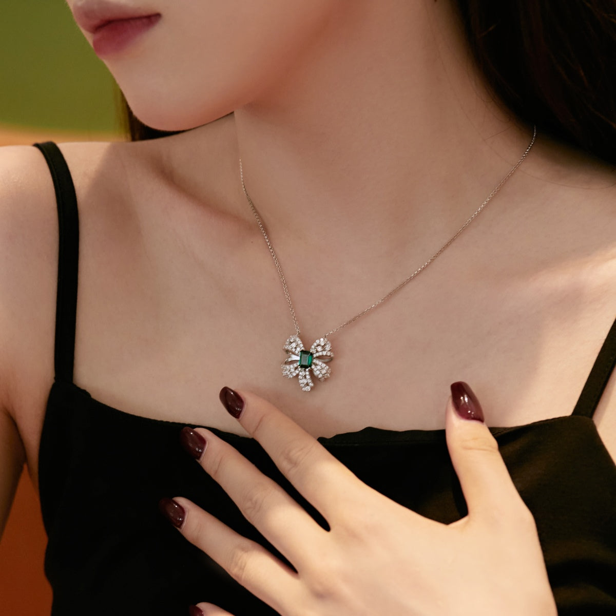 [AuraEcho]Luxurious Flower Shape Emerald Cut Necklace