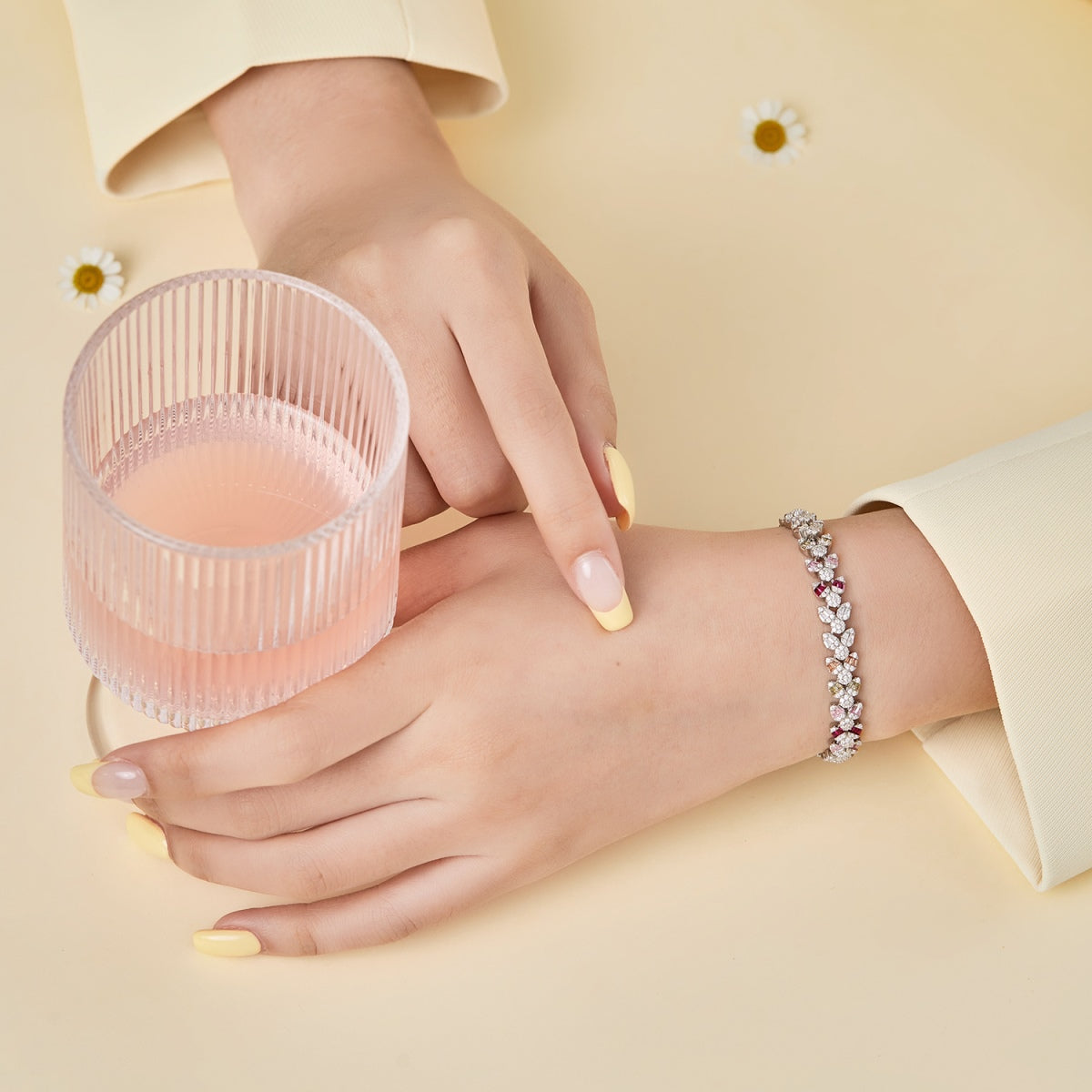 [AuraEcho]Dainty Exquisite Flower Shape Daily Bracelet