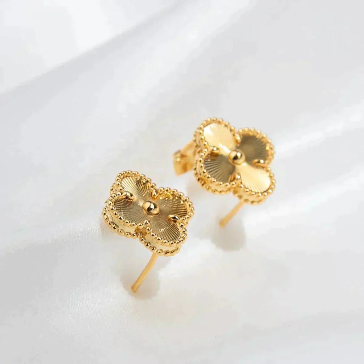 [AuraEcho]CLOVER MEDIUM 1 MOTIFS LASER EARRINGS