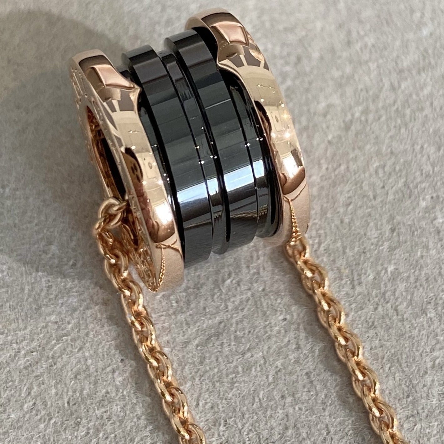 [AuraEcho]ZERO 1 BLACK CERAMIC PINK GOLD NECKLACE