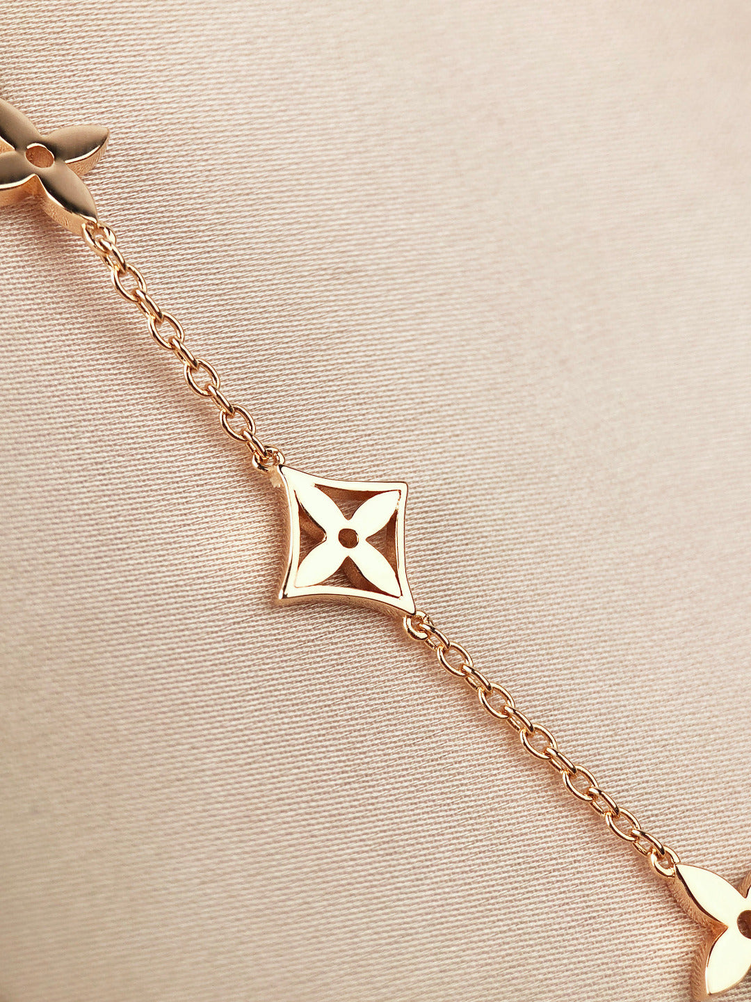 [AuraEcho]STAR AND SUN 7 MOTIFS GOLD BRACELET