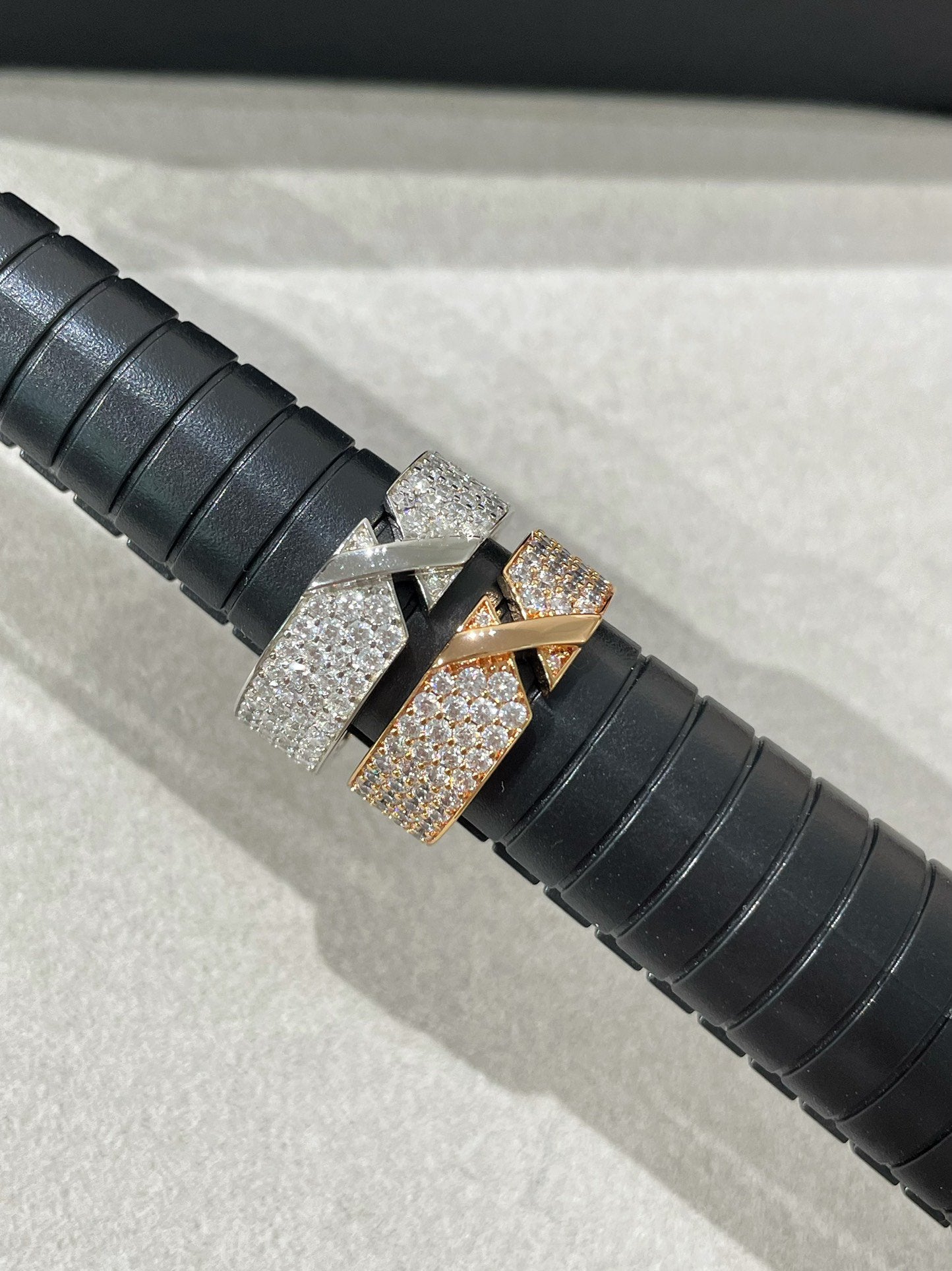 [AuraEcho]LIENS EVIDENCE  DIAMOND PAVED RING