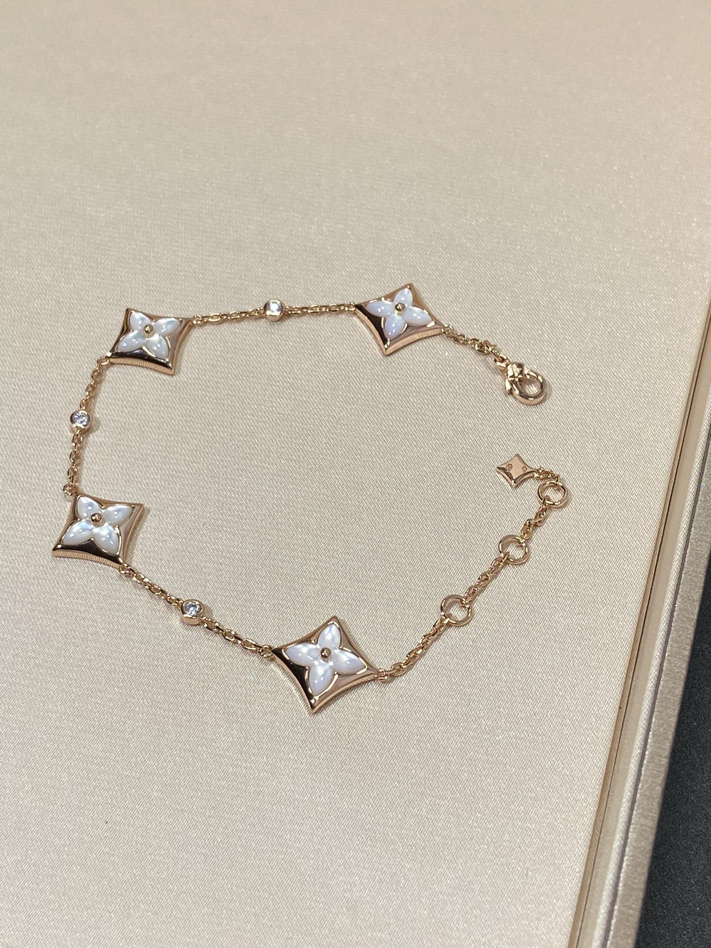 [AuraEcho]STAR 4 MOTIF MOP DIAMOND PINK GOLD BRACELET