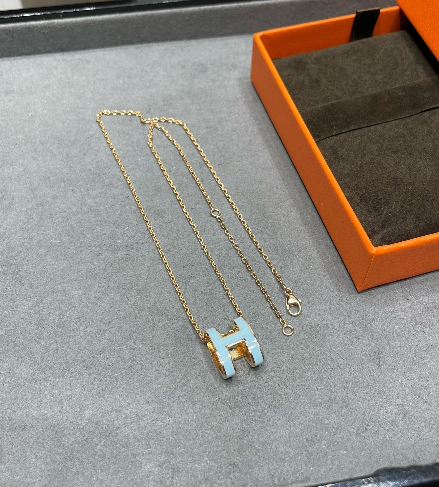 [AuraEcho]POP H SKY BLUE NECKLACE
