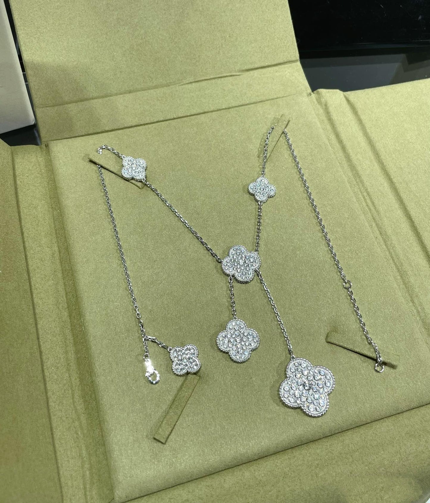 [AuraEcho]CLOVER 6 MOTIF DIAMOND PAVED NECKLACE