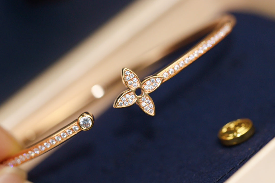[AuraEcho]IDYLLE PINK GOLD OPEN BRACELET DIAMOND PAVED
