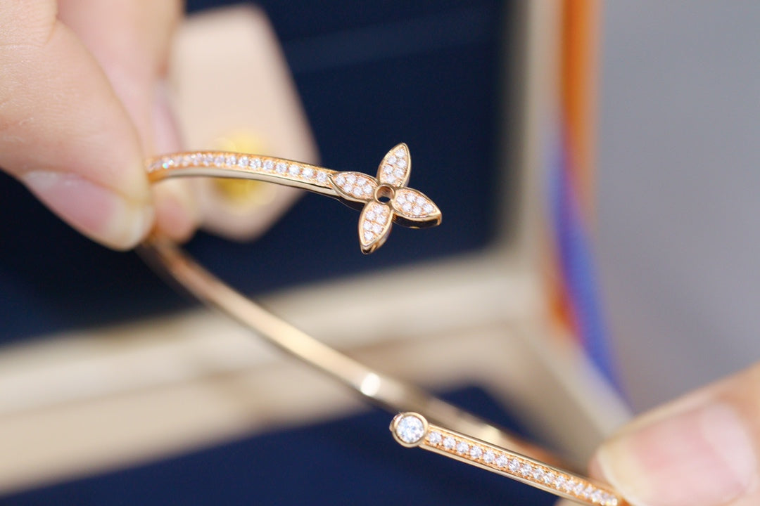 [AuraEcho]IDYLLE PINK GOLD OPEN BRACELET DIAMOND PAVED