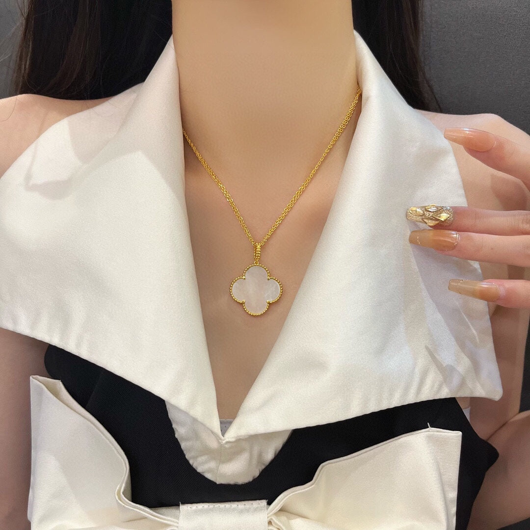 [AuraEcho]CLOVER 25MM MOP LARGE PENDANT NECKLACE
