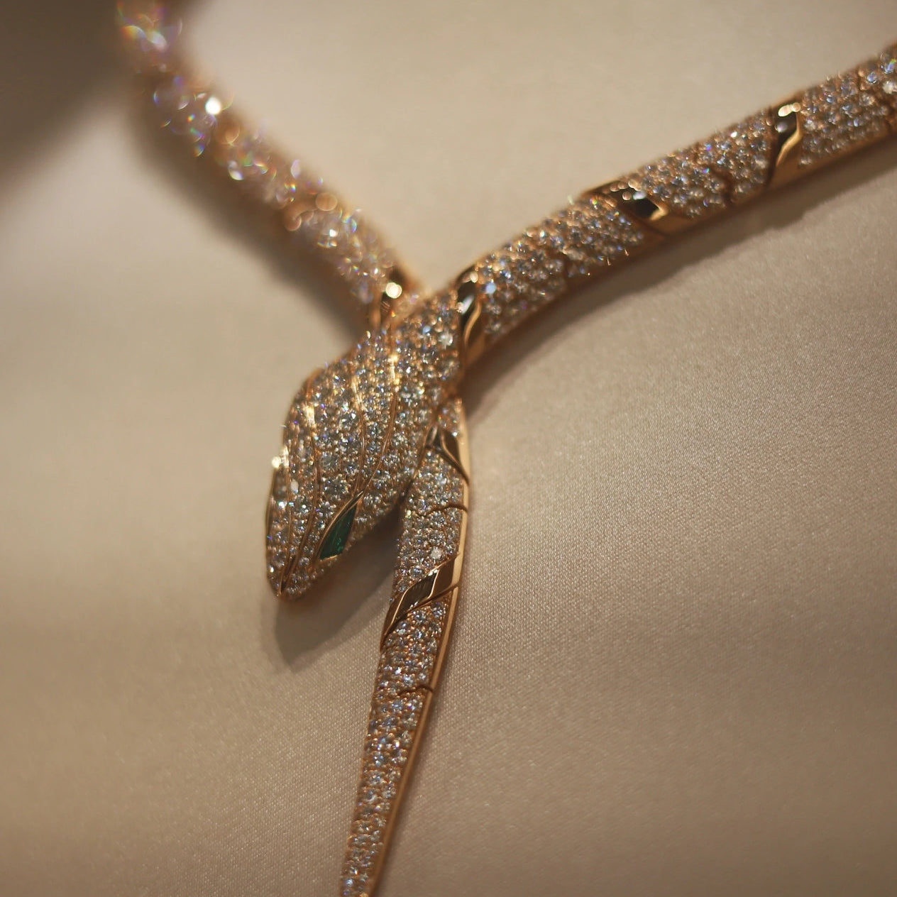 [AuraEcho]HAUTE COUTURE GOLD SERPENTI NECKLACE