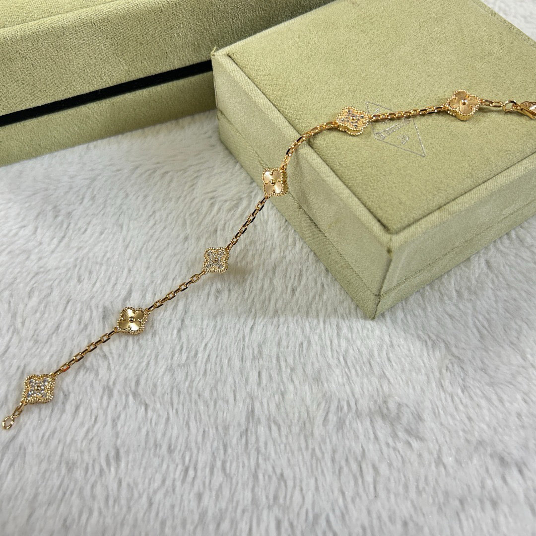 [AuraEcho]CLOVER 6 MOTIF DIAMOND LASER BRACELET
