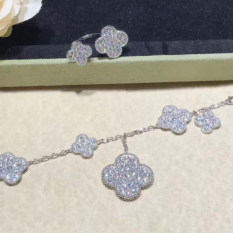 [AuraEcho]CLOVER 6 MOTIFS SILVER DIAMOND BRACELET