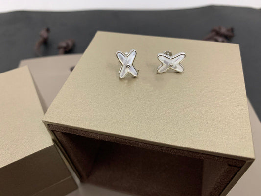 [AuraEcho]JEUX DE WHITE MOP SILVER DIAMOND EARRINGS