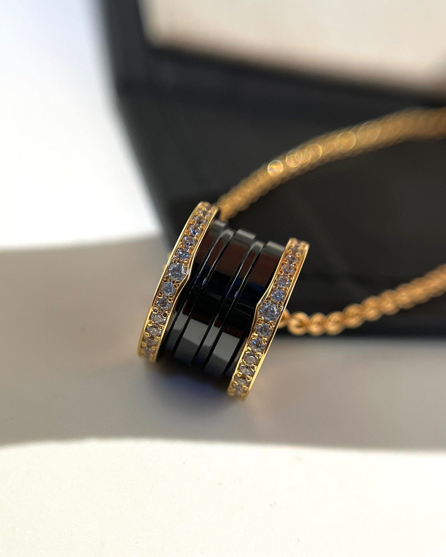 [AuraEcho]ZERO 1 BLACK CERAMIC DIAMOND PINK GOLD NECKLACE