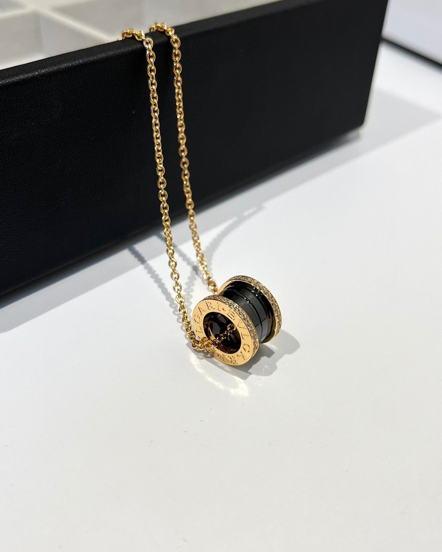 [AuraEcho]ZERO 1 BLACK CERAMIC DIAMOND PINK GOLD NECKLACE