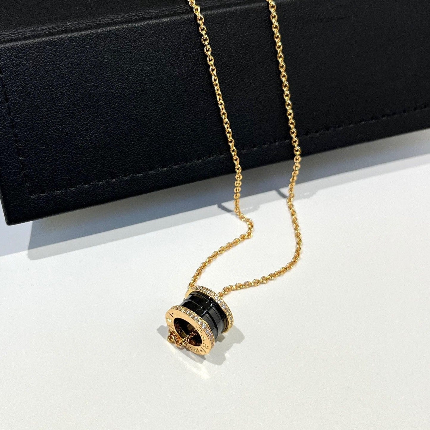 [AuraEcho]ZERO 1 BLACK CERAMIC DIAMOND PINK GOLD NECKLACE
